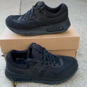 Kids Shoes Nike Air Max Athletic Shoes Size 5.5 Black Like New!